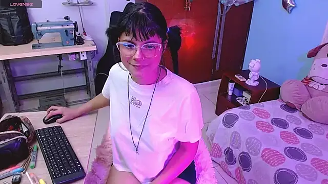 Mattilda_18 live sex cam