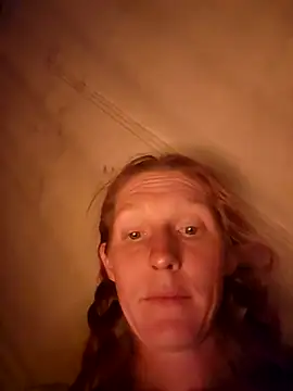 GoldenFlameGoddess live sex cam