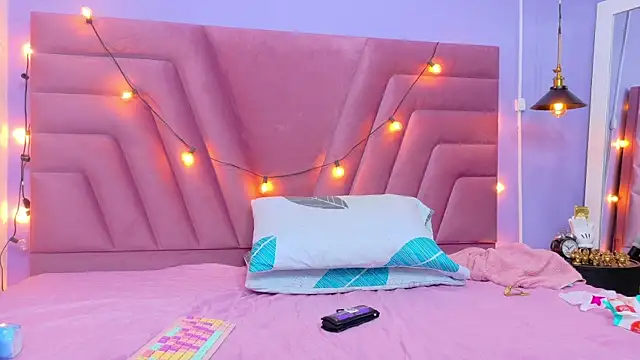 Beautifulskinny18 live sex cam