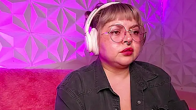 Satyn_doll's Stripchat show and profile