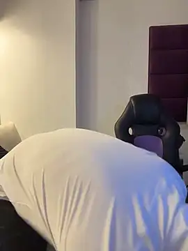 AdrianRinaldi live sex cam