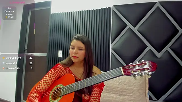 Charlotte-Star live sex cam