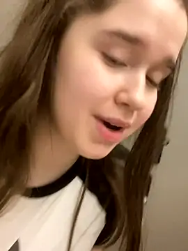 HornyGirlH live sex cam