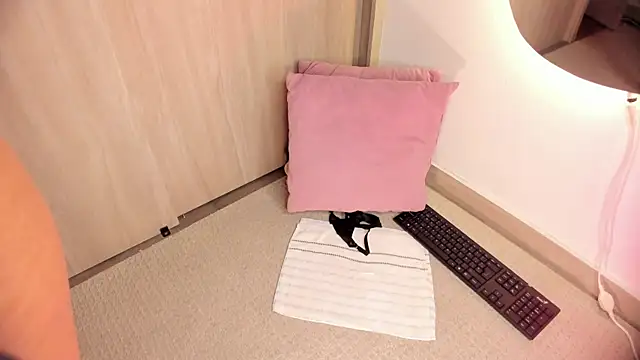 iam-ella18 live sex cam