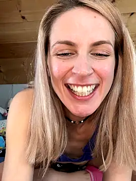 DanaeJustine live sex cam