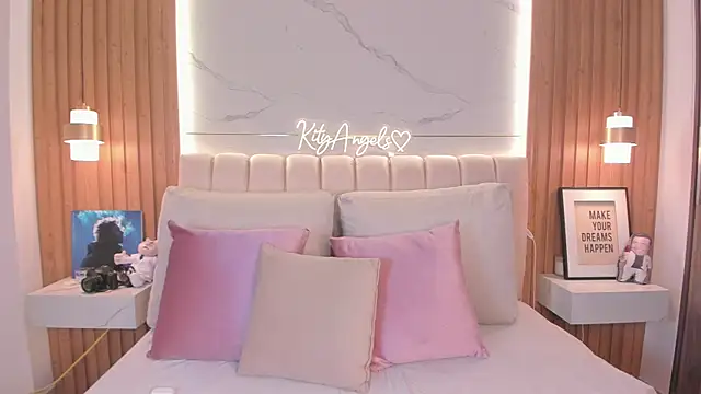 kityangelss's Stripchat show and profile