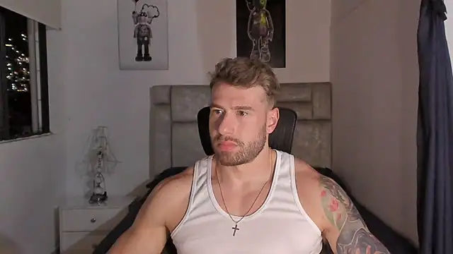 paul_rogerr's Stripchat show and profile