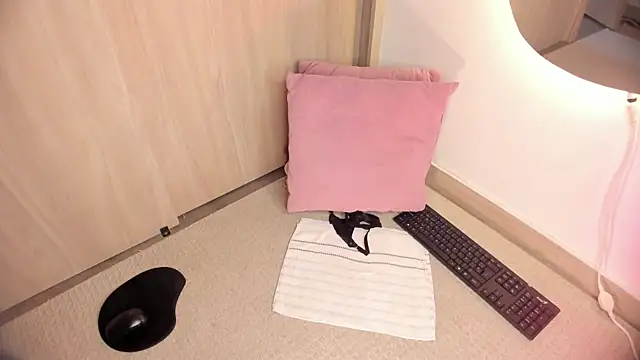 iam-ella18 live sex cam