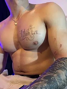 Matt_your_master_ live sex cam