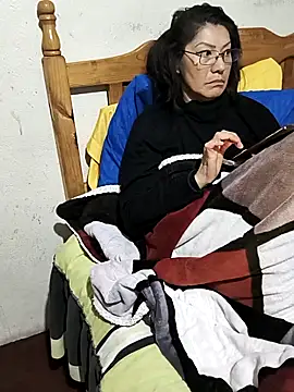 LaInsaciableIntensa live sex cam