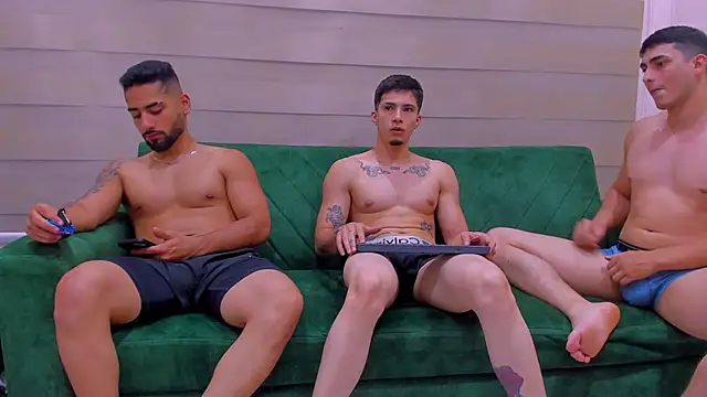 mike_friends live sex cam