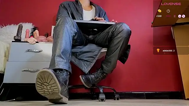 TomLover_12's Stripchat show and profile