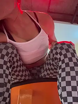 Ninazhang live sex cam