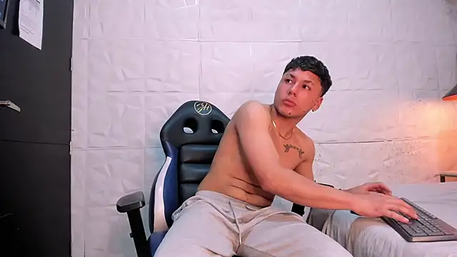 AaronFonseca_ live sex cam