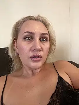YourBlondee live sex cam