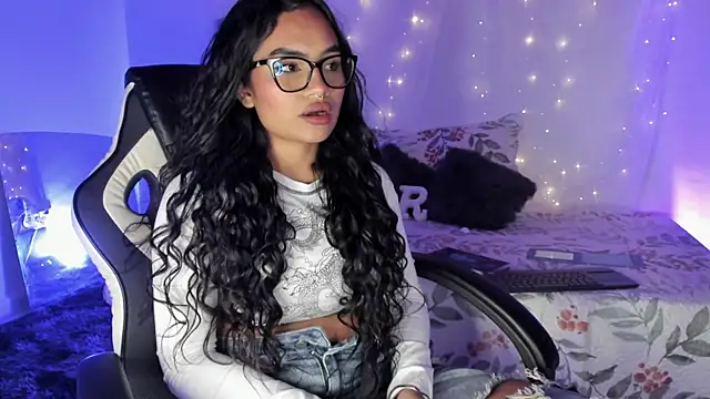 Riana_Kean's Stripchat show and profile