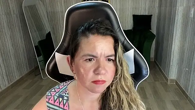 paula_lorens_t1_ live sex cam