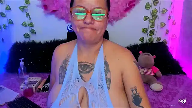 MegamKim's Stripchat show and profile