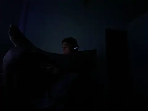 Max_TheHorseDick live sex cam