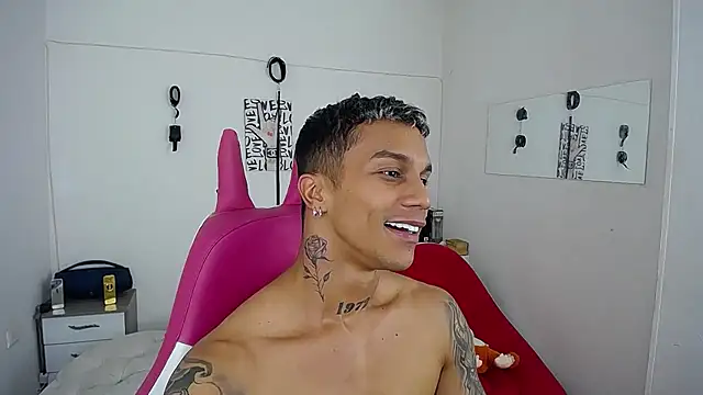 Leonard_Price live sex cam