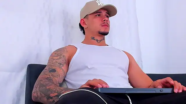 NoahhBrown live sex cam