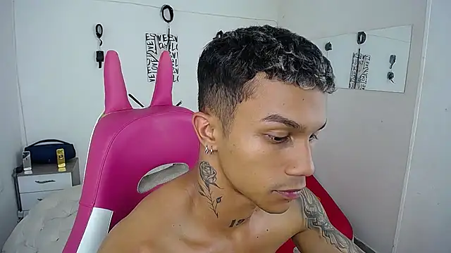 Leonard_Price live sex cam