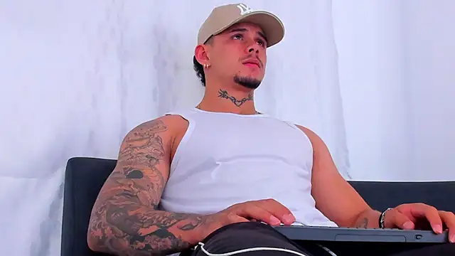 NoahhBrown live sex cam