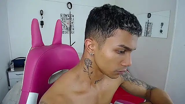 Leonard_Price live sex cam