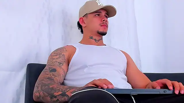 NoahhBrown live sex cam