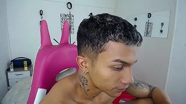 Leonard_Price live sex cam