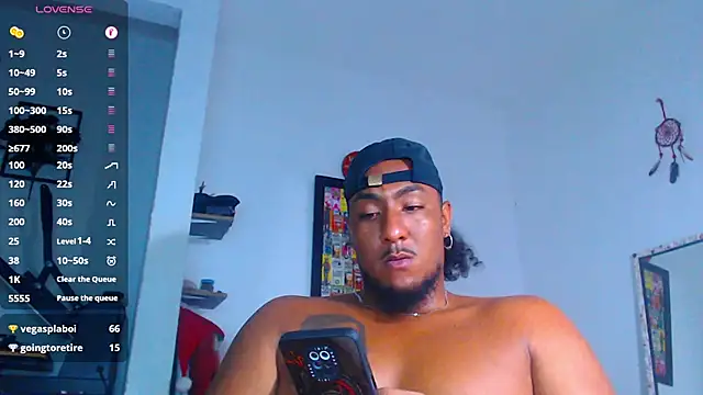 yosoy_enzo2020's Stripchat show and profile