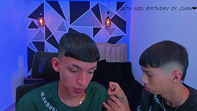 Juan_Nd_Steven's Stripchat show and profile