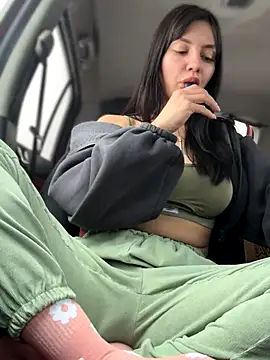 JulliaVegas live sex cam