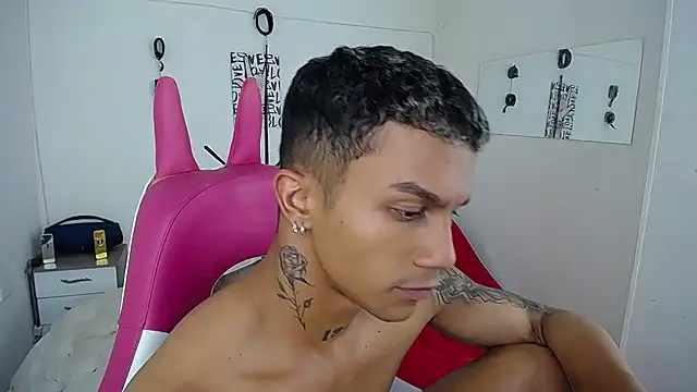 Leonard_Price live sex cam