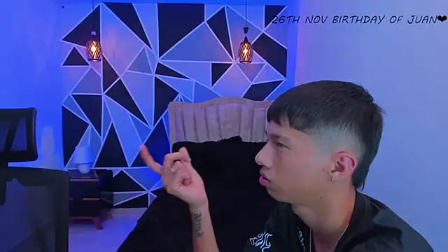 Juan_Nd_Steven's Stripchat show and profile