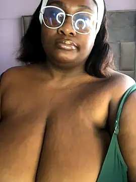 bustytitsxxx live sex cam