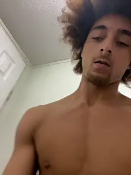 hungBrownCock's Stripchat show and profile