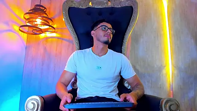 thaddeus_king live sex cam