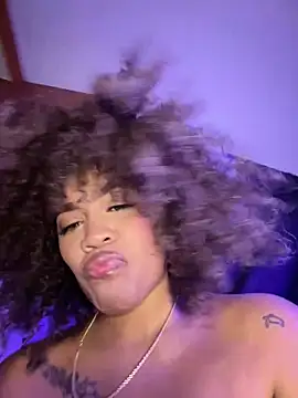 riri_brunnete live sex cam