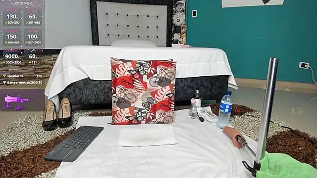 kinky_polar's Stripchat show and profile