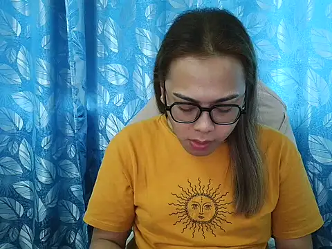 Your_PrettyGirlxxx's Stripchat show and profile