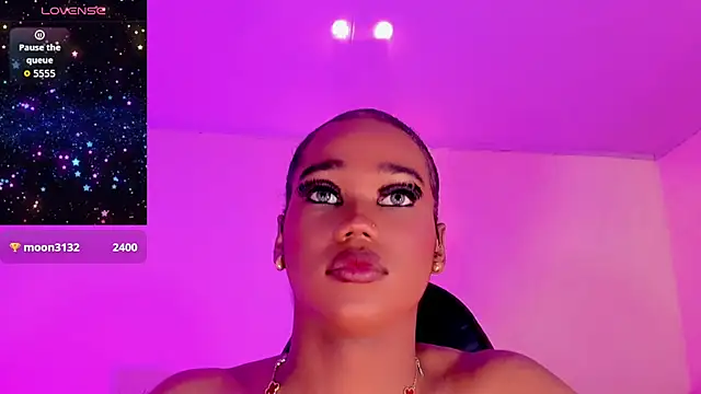 naomy__xx's Stripchat show and profile