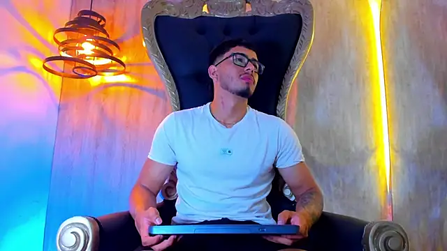 thaddeus_king live sex cam