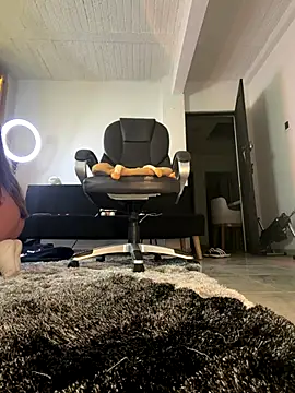 aly_golden_ live sex cam
