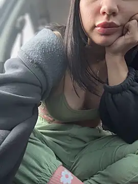 JulliaVegas live sex cam