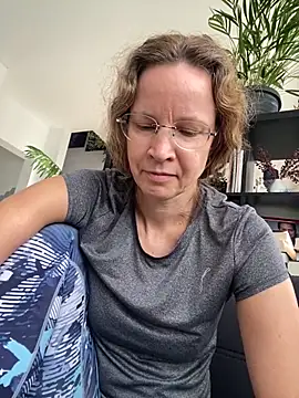 AnnikaRose live sex cam