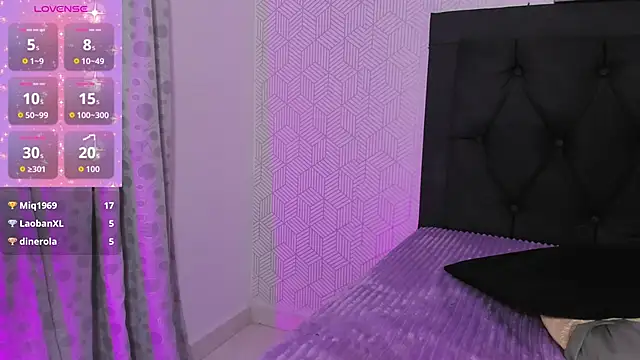 Selena_fox7 live sex cam