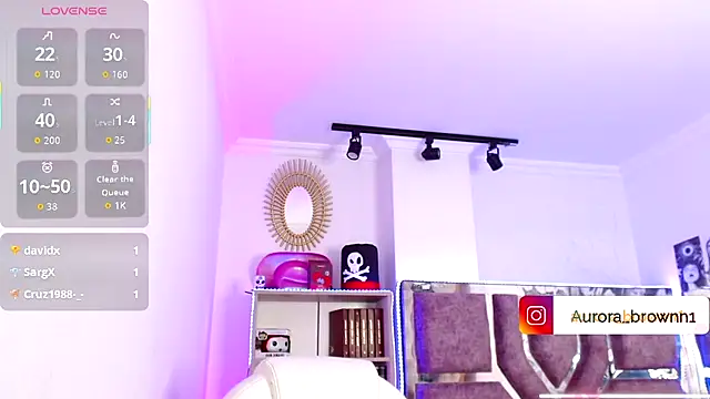 Aurora_Brownn's Stripchat show and profile