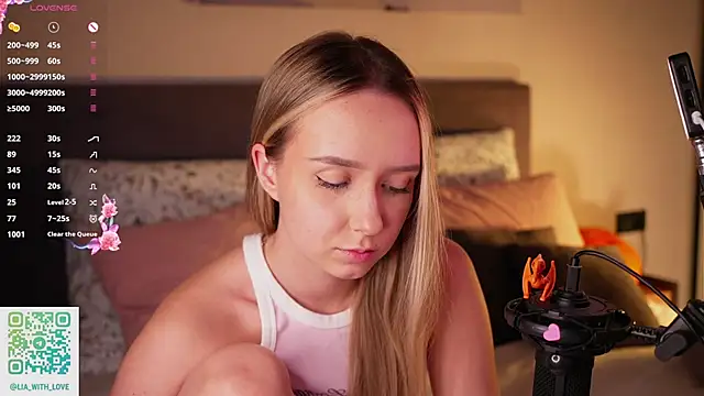 HollisBeckett live sex cam