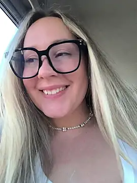 Mona_Plus live sex cam